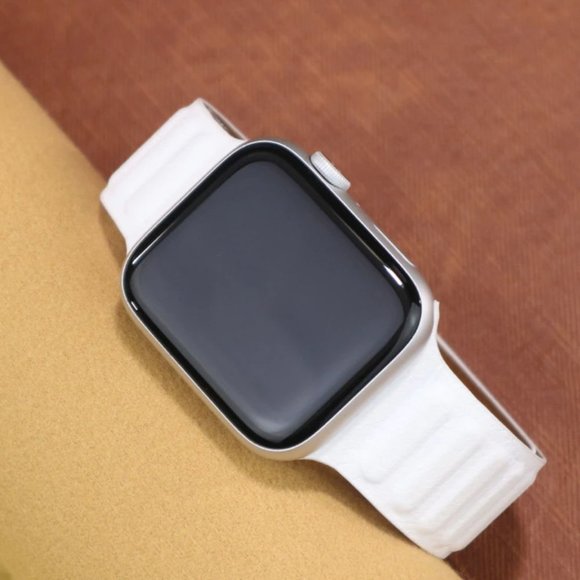 NEW[BAND] White Leather Magnetic For Apple Watch - Picture 4 of 6
